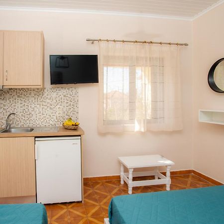 Eros Appartments Kalamítsi Esterno foto