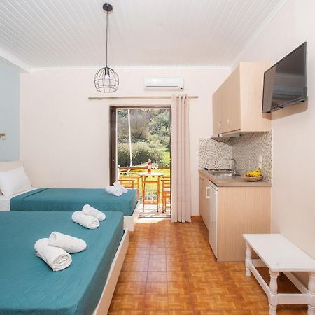 Eros Appartments Kalamítsi Esterno foto