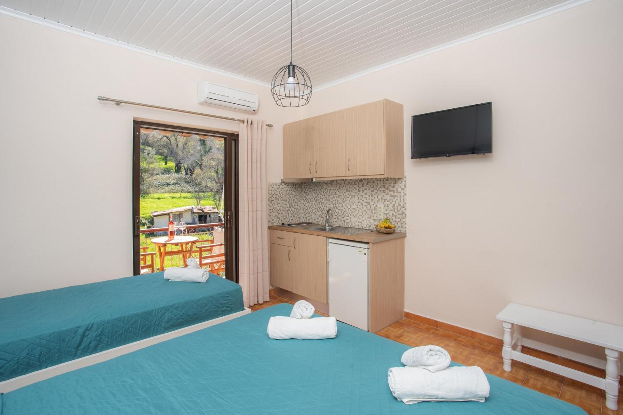 Eros Appartments Kalamítsi Esterno foto