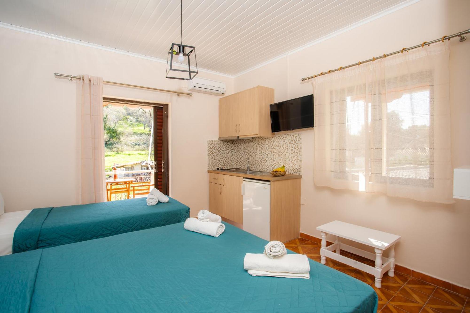 Eros Appartments Kalamítsi Esterno foto