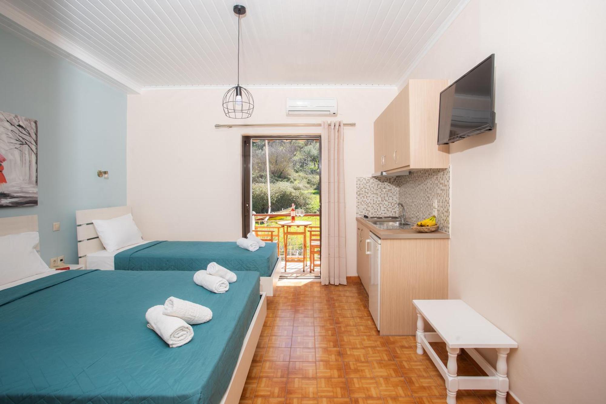 Eros Appartments Kalamítsi Esterno foto